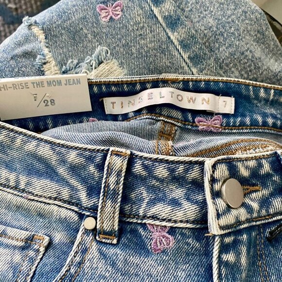 Tinseltown Hi Rise Mom Jeans Distressed Style with Butterflies Size 7 NEW NWT - Picture 10 of 11